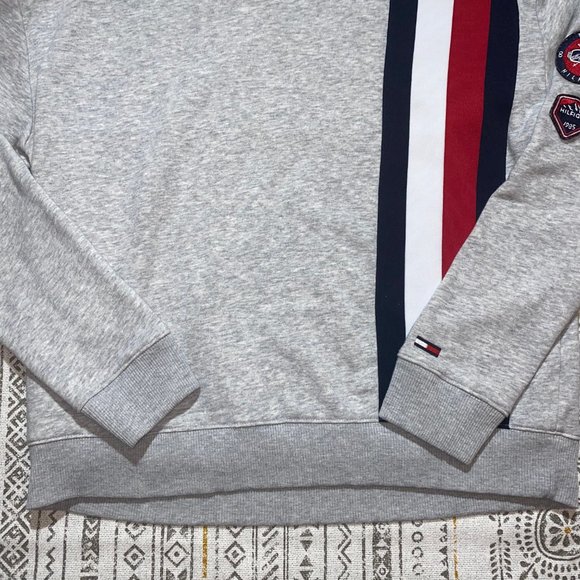 Tommy Hilfiger Women's Crew Neck Sweatshirt Medium - Picture 5 of 12